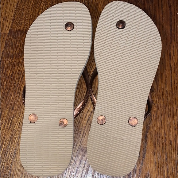 Never worn Havaianas Leopard Flip Flops - Picture 2 of 2